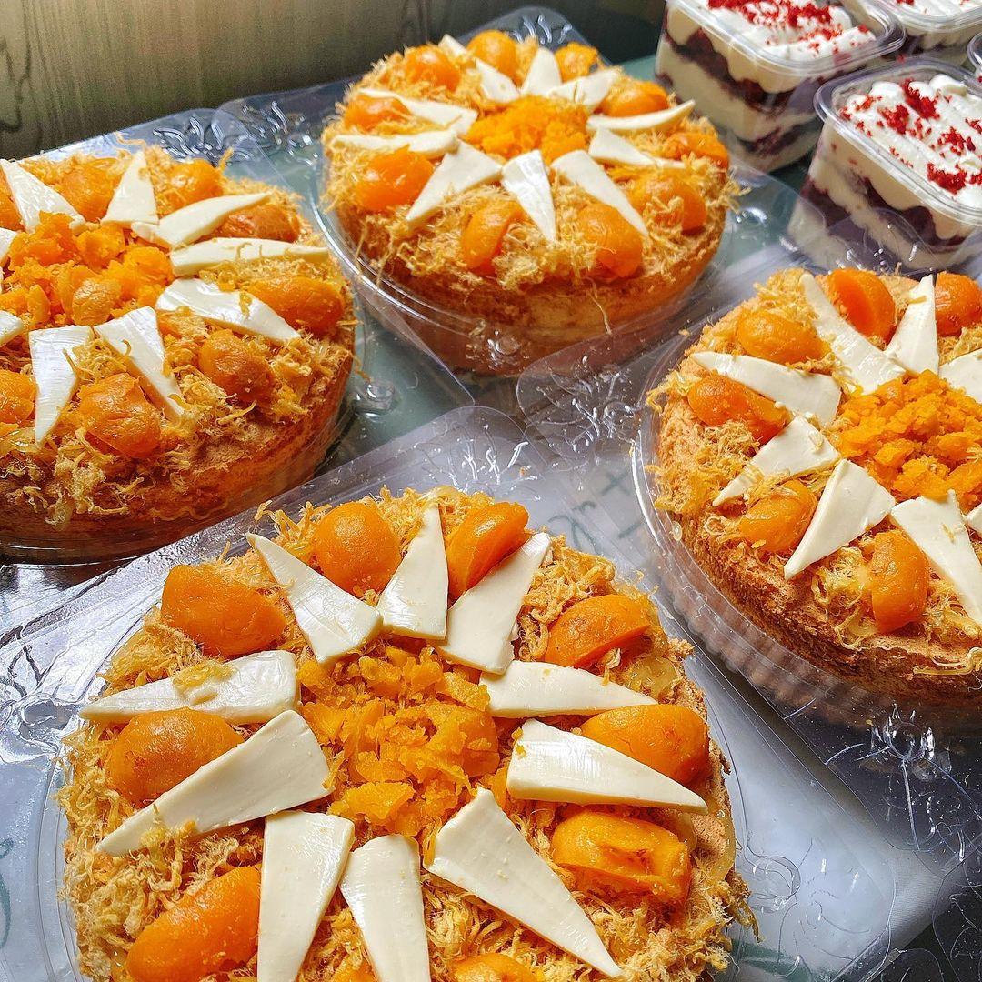 Mẫu bánh sinh nhật đẹp bông lan trứng muối cho tín đồ mê ăn vặt -  TiTiPhamCake