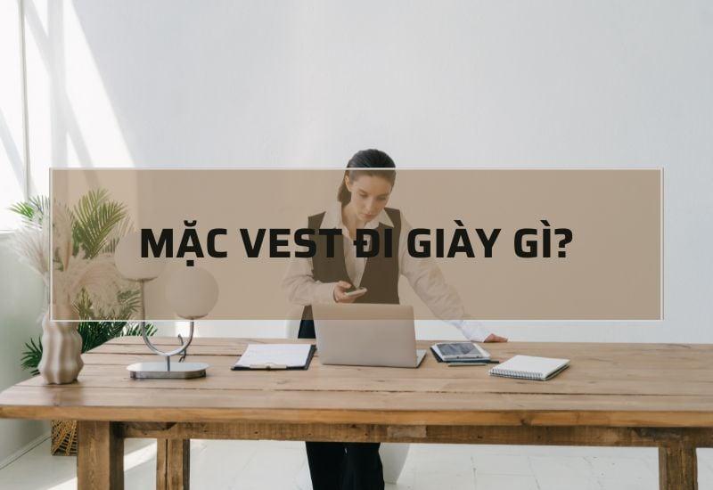 mặc vest nữ đi giày gì